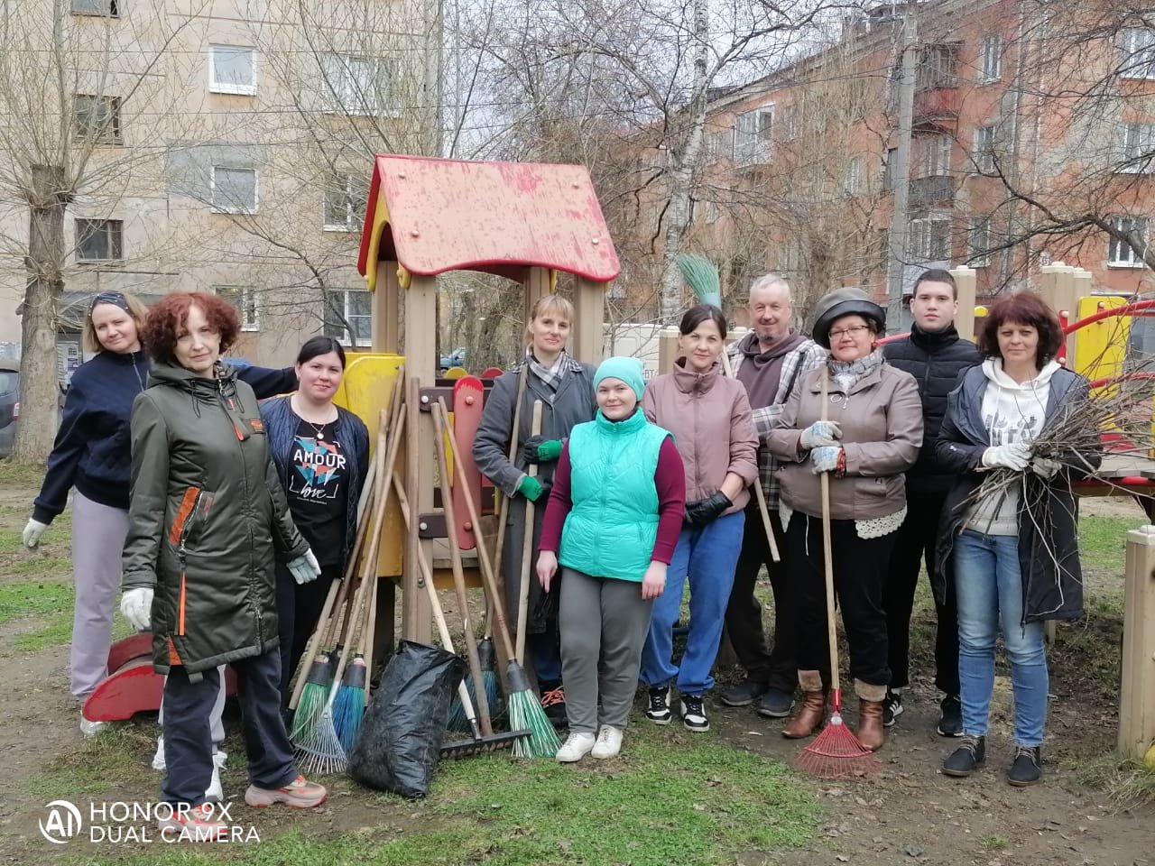 Субботник – это добрая традиция, объединяющая коллектив :: Новости ::  Управление социальной политики № 5 по городу Первоуральску и по городу  Ревде и по Шалинскому району